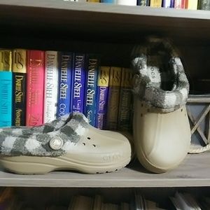 Crocs unisex mens size 9 / women's size 11 slipper